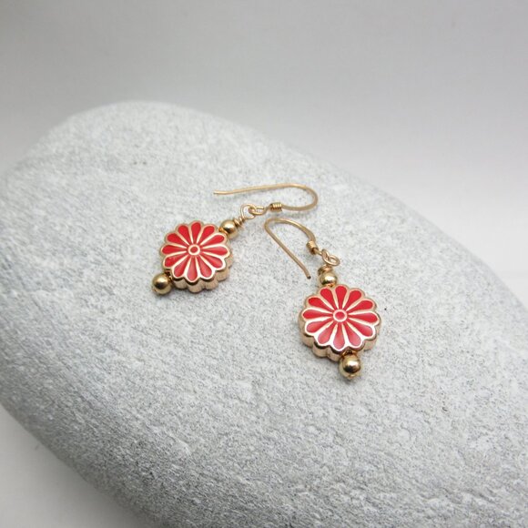 Enamel Daisy Flower earrings - Picture 3 of 8